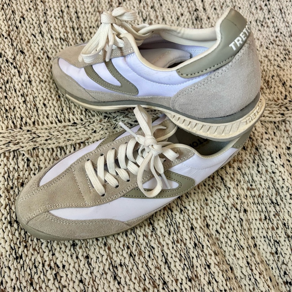 Tretorn Women’s White and Tan Sneakers